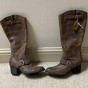 Born boots. Size 8.5. NWT.
